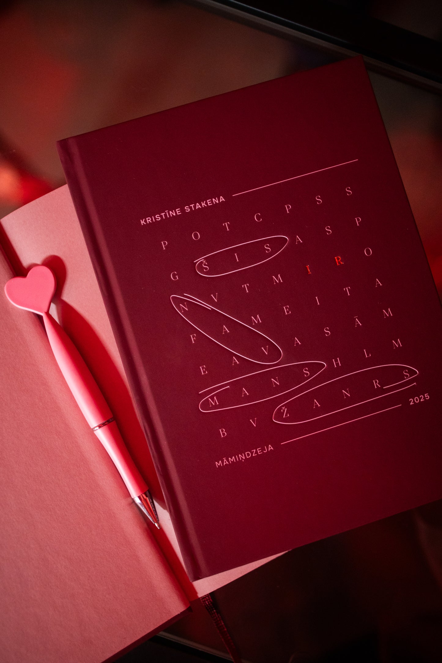 Grāmata dāvanu kastē + pildspalva ar tekstu