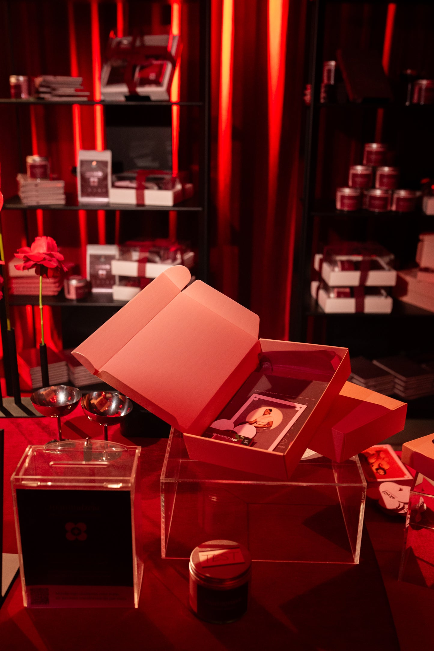 Grāmata dāvanu kastē + pildspalva ar tekstu